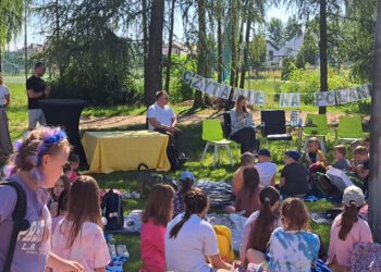 „Czytanie na polanie” w PSP nr 4 w Radomiu