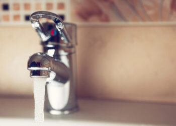 Kilka tysięcy złotych dopłaty za wodę. Mieszkańcy Gołębiowa pójdą do sądu?