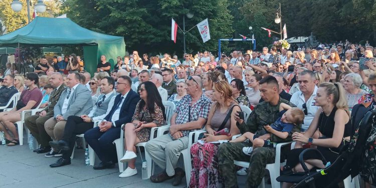 Orkiestry wojskowe opanowały Plac Corazziego