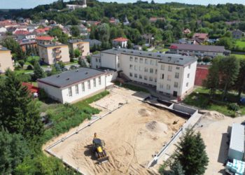 Progres przy iłżeckiej hali sportowej