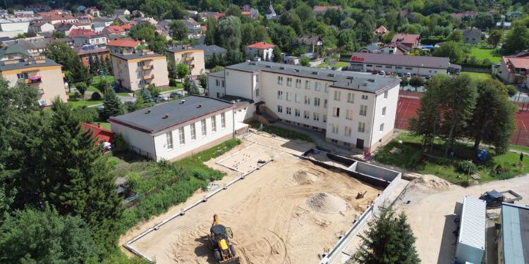 Progres przy iłżeckiej hali sportowej