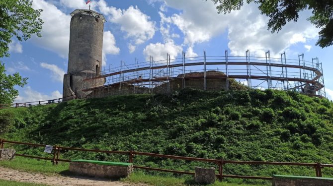 Zamek w Iłży do poprawki