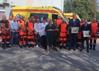 Radomska Stacja Pogotowia Ratunkowego z nowymi ambulansami