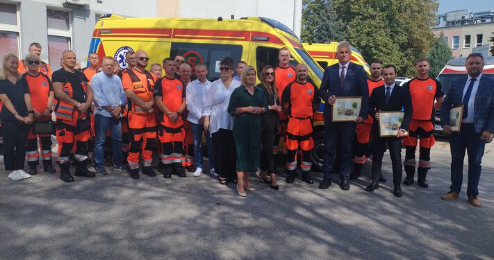 Radomska Stacja Pogotowia Ratunkowego z nowymi ambulansami