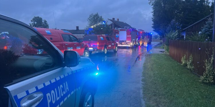 Nawałnica w gminie Jedlińsk. K.Dziewierz: „Na chwilę obecną wszystko jest opanowane.”