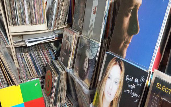 O winylach w Pionkach