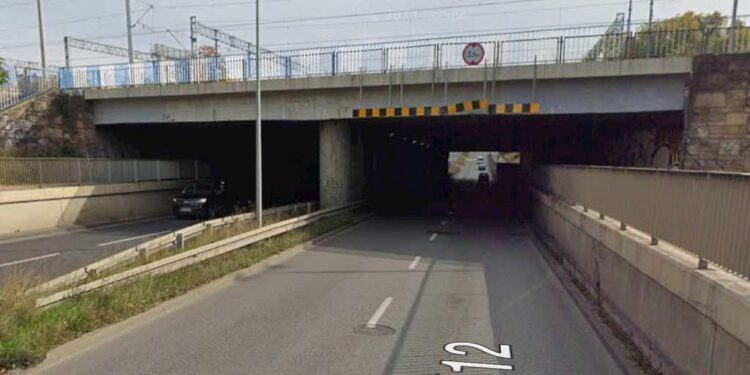 Wodociągi: Taniej odpompować wodę niż budować zabezpieczenie. Deszcze mogą znów zalać wiadukt na Grzecznarowskiego