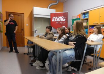 Uczniowie ze szkoły w Lesiowie spotkali się z dziennikarzami Radia Radom