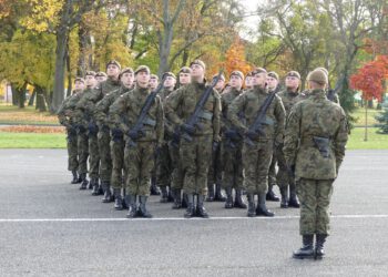 Kompania Reprezentacyjna WOT z Radomia wyrusza na defiladę