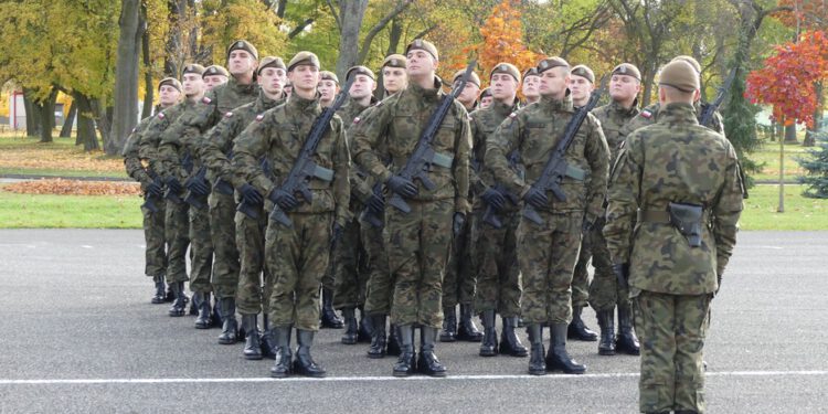 Kompania Reprezentacyjna WOT z Radomia wyrusza na defiladę