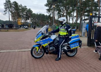 Wzmożone patrole policji na cmentarzach i drogach w okresie Wszystkich Świętych