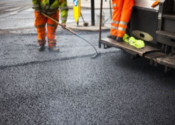 Stara Wola Gołębiowska z nową jezdnią i chodnikiem