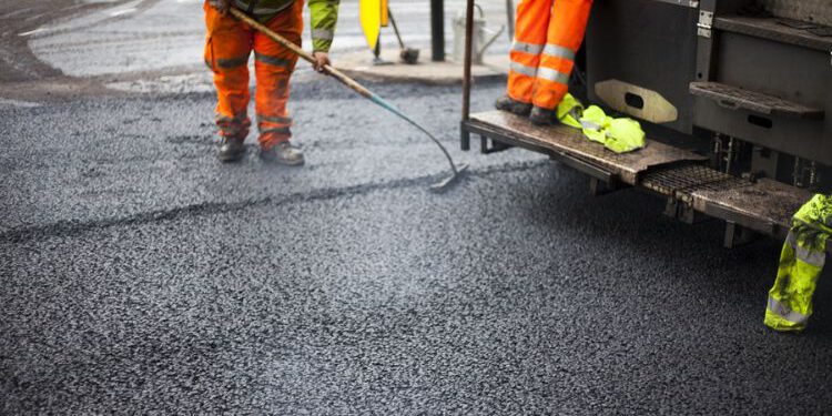 Stara Wola Gołębiowska z nową jezdnią i chodnikiem