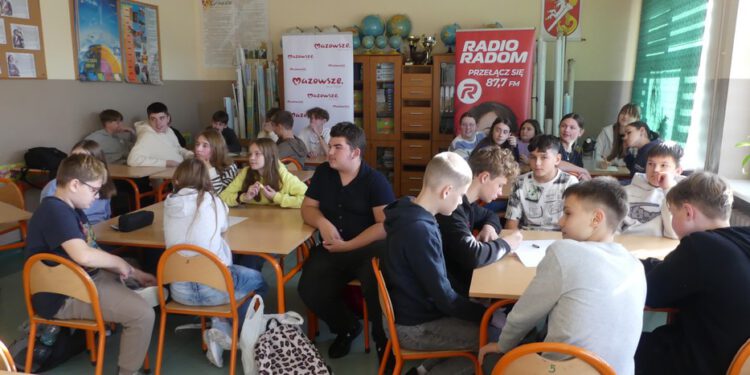 Młodzi dziennikarze z Orońska w akcji – warsztaty „Złotej 10”