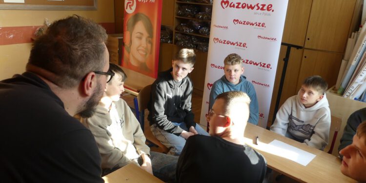 PSP w Wałsnowie na dziennikarskim szlaku – zajęcia „Złotej 10”