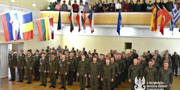 Uroczyste wręczenie awansów i odznaczeń w 6. MBOT