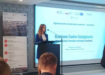 Konferencja z automatyką przemysłową w tle