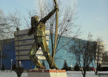 Plac Ołdakowskiego zmieni oblicze. Pomnik Łucznika zostaje