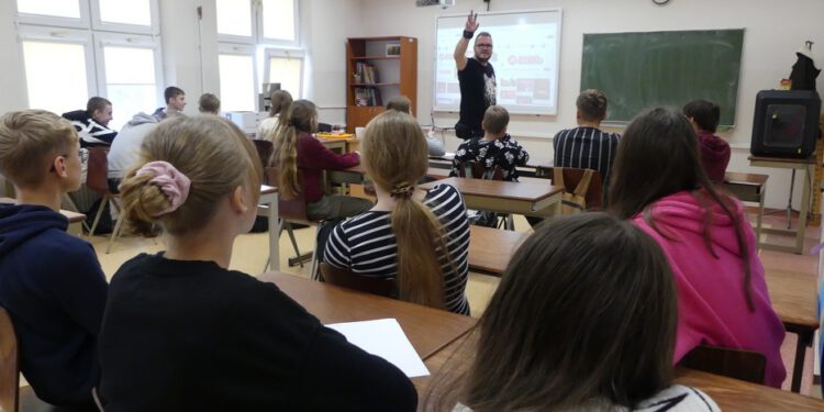 „Złota 10” w Starych Zawadach – uczniowie poznali tajniki dziennikarstwa