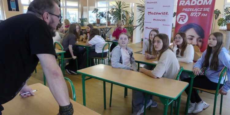 Złota 10 w Kowali-Stępocinie. Uczniowie poznali tajniki dziennikarstwa