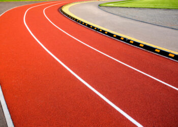 Nowoczesne boiska w Mniszku i Sławnie gotowe do użytku