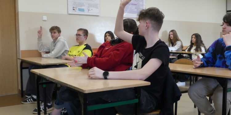 Mazowiecka Szkółka Dziennikarska ,,Złota 10″ inspiruje młodych reporterów. PSP nr 29