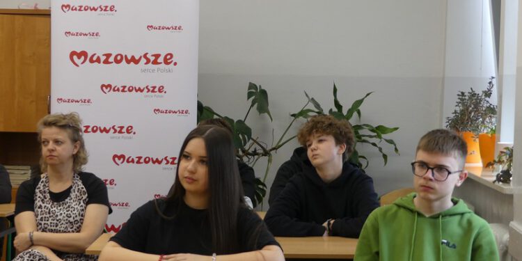 Uczniowie PSP nr 13 w Radomiu z dziennikarskim zacięciem. „Złota 10” szkoli przyszłych reporterów