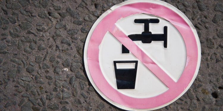 Skażona woda bakterią z grupy coli w gminie Gózd