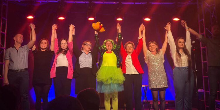 ,,Nie tylko kobiety robią sceny” – Spektakl Teatru Amfifi