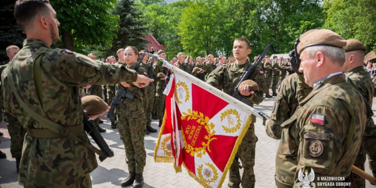 Kolejni ochotnicy złożyli przysięgę w szeregach 6 Mazowieckiej Brygady Obrony Terytorialnej