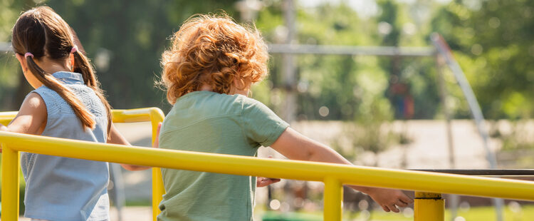 Nowe place zabaw i większe wsparcie dla ratowników wodnych