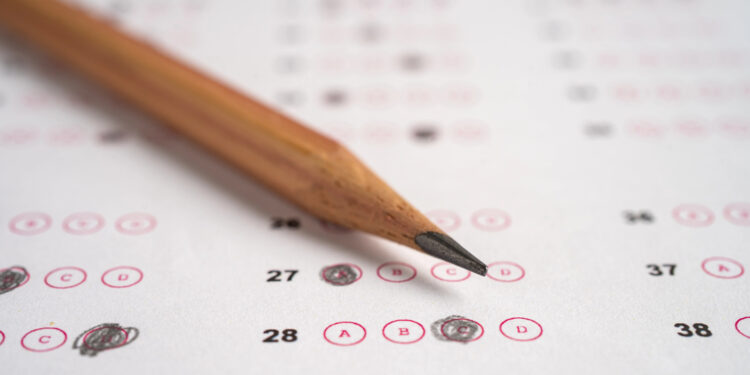 Ósmoklasiści rozpoczęli egzaminacyjne zmagania