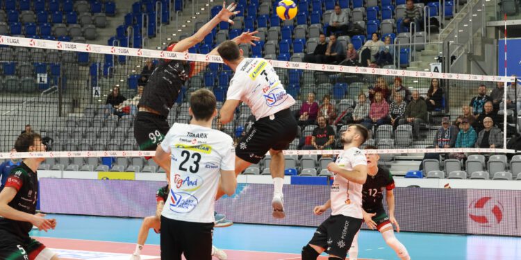 Samorząd rozważa wsparcie dla siatkarskiego klubu Pierrot Czarni Radom