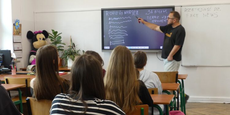 Uczniowie z PSP nr 23 na warsztatach dziennikarskich