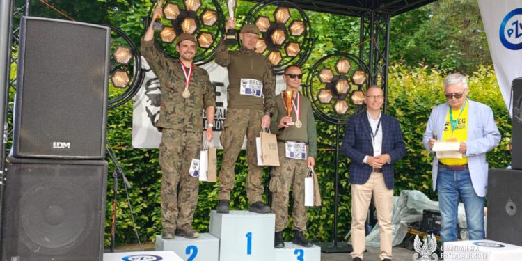 Terytorialsi z Radomia na podium Biegu Marszałka