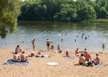 Wakacje pełne słońca, owoców i bezpiecznego wypoczynku