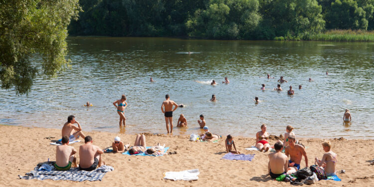 Wakacje pełne słońca, owoców i bezpiecznego wypoczynku