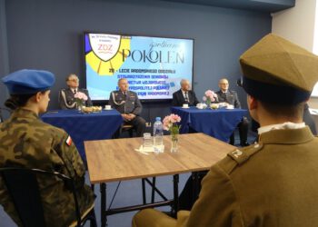 Historia i przyszłość lotnictwa spotkały się w Szkole im. 72 Pułku Piechoty