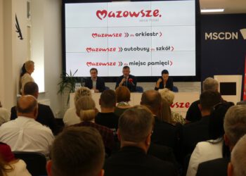Miliony dla regionu radomskiego. Nowe autobusy dla uczniów i wsparcie miejsc pamięci