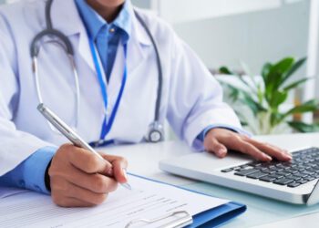 Na L4 poza domem? Pamiętaj, by poinformować ZUS