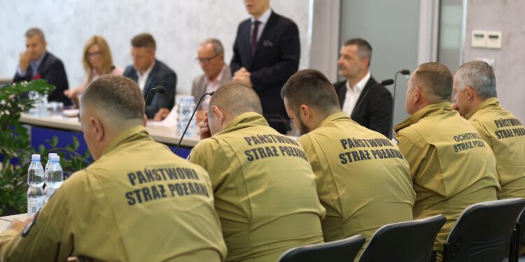 Deszczowe dni minęły. Strażacy i służby nadal czuwają