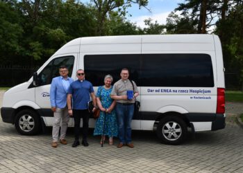 Nowy pojazd dla kozienickiego hospicjum od Enei Wytwarzanie