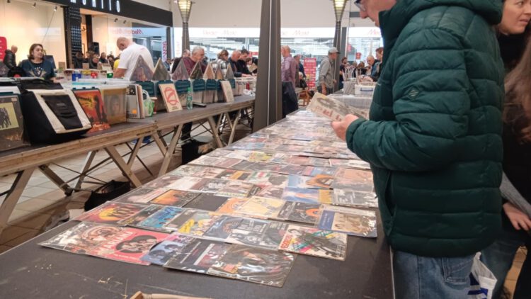 Zakręcona uczta winylowa