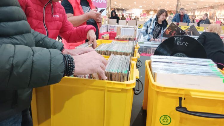 Zakręcona uczta winylowa