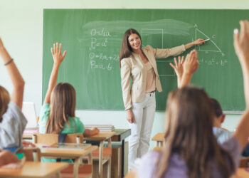 Edukacja pod lupą. Nauczyciele, wyzwania i codzienność w przeddzień ich święta