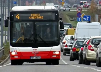 Zmiany w organizacji ruchu przy radomskich cmentarzach. 1 listopada komunikacja miejska za darmo