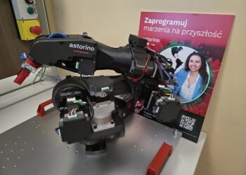 Robot edukacyjny trafił do radomskiego Elektronika