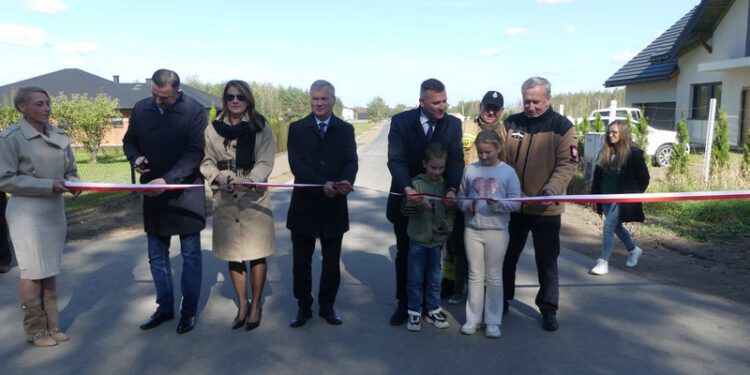 Dąbrówka Podłężna zyskała nową drogę