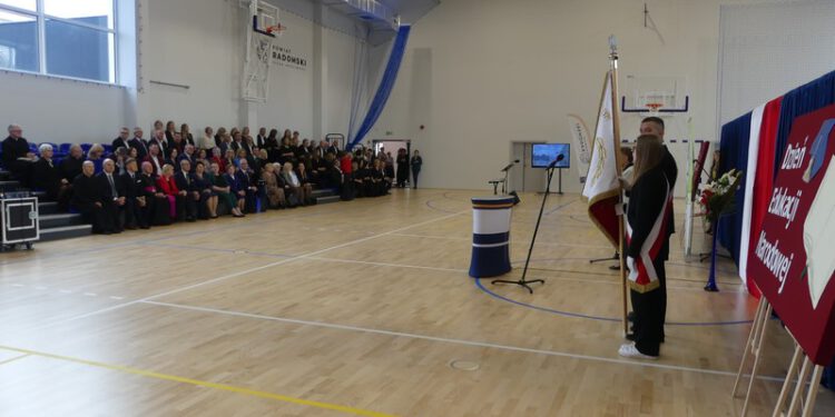 Powiat Radomski otworzył nową halę sportową w Iłży
