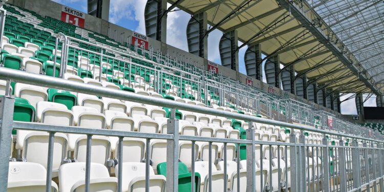 Trybuny stadionu przy Struga gotowe do odbioru